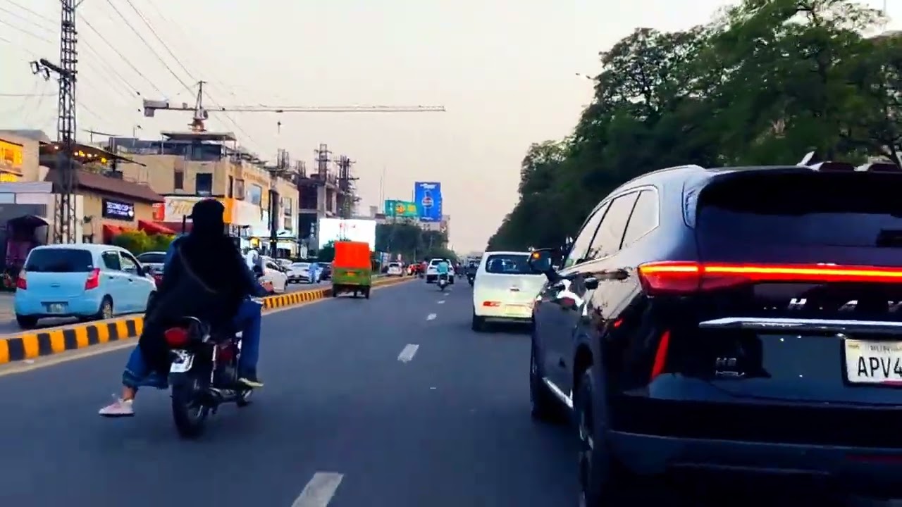 Discovering Lahore on Bike 90%| لاہور کی سڑکوں پر ایک دن