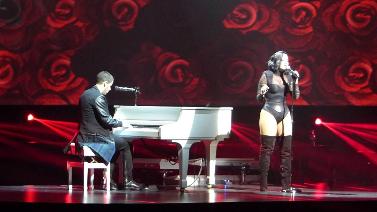 Demi Lovato & Nick Jonas - Stone Cold - Live Detroit, MI 7/30/16