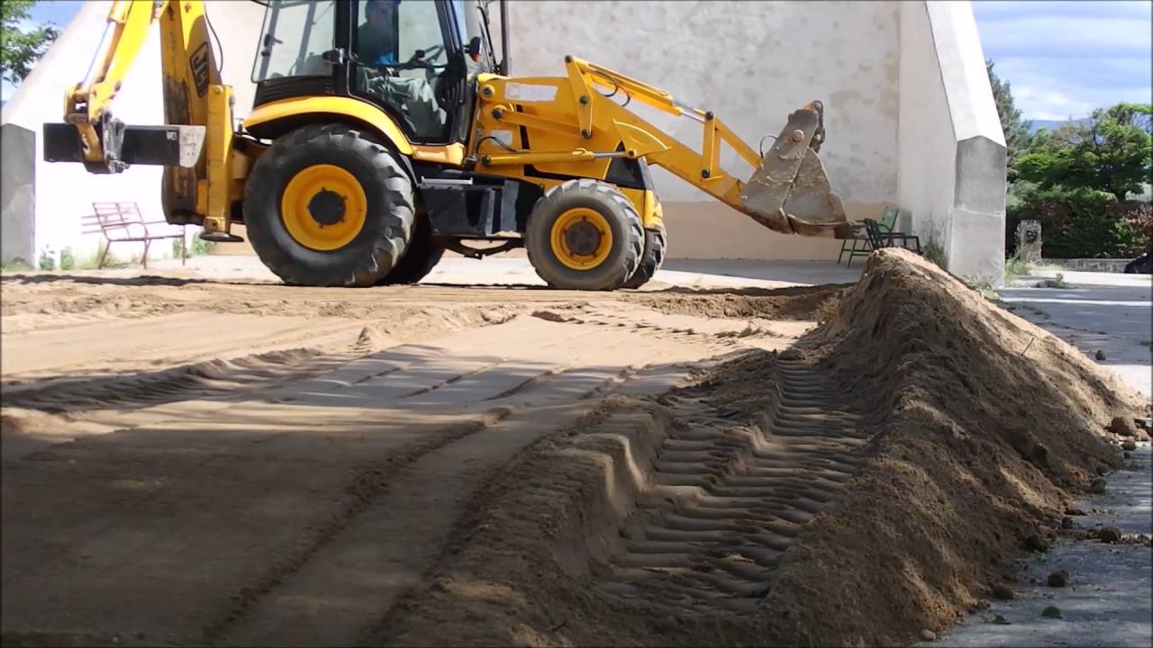 Montaje de una pista artificial de equitación POSTIGO S A