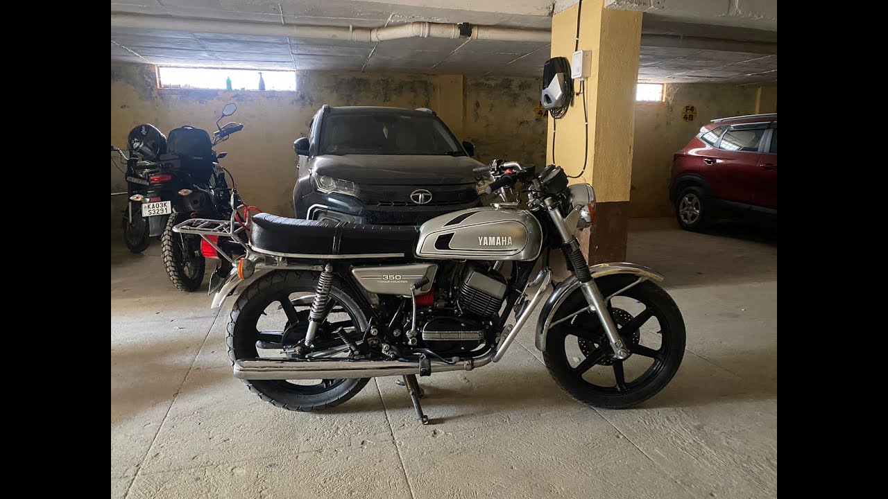 Riding India's 2-Stroke Legends: 1985 Rajdoot Yamaha RD350 HT & 1995 TVS Suzuki Shogun