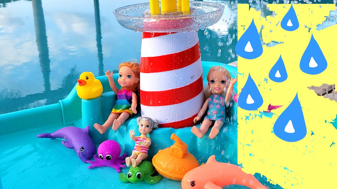 Water Park ! Elsa & Anna toddlers and friends - splash beach -  water slide - Barbie dolls