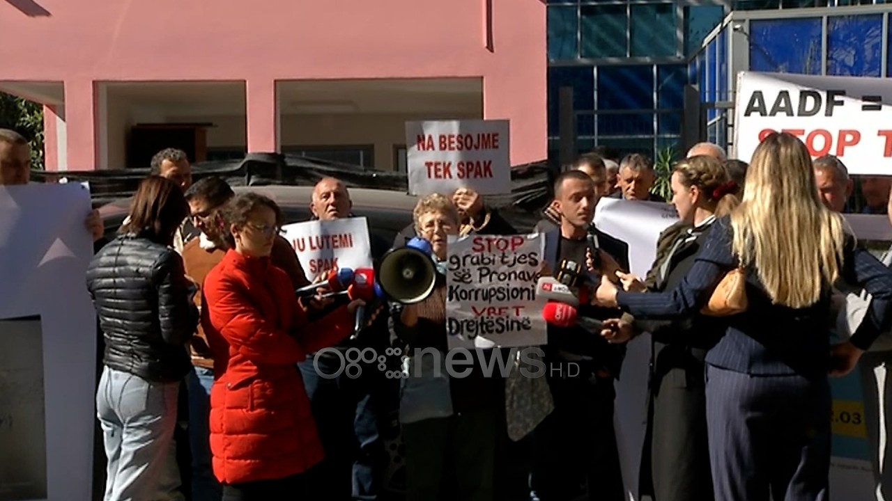 LIVE/ Banorët e Rrjollit në protestë në SPAK