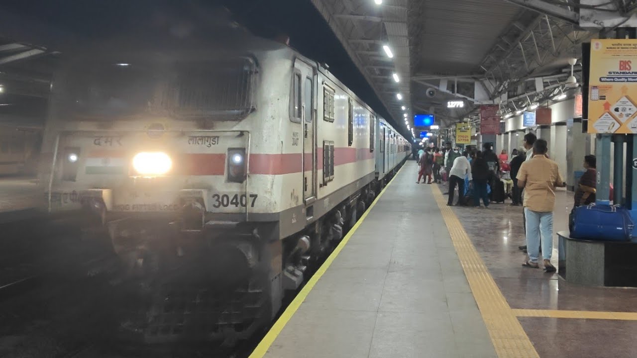 12775 COCANADA SUPERFAST EXPRESS AT KAKINADA TOWN