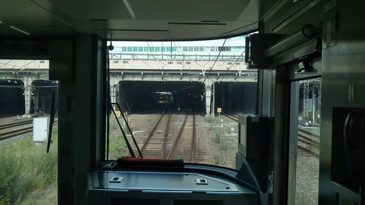 危ない❗️225系 怒りの警笛2連発