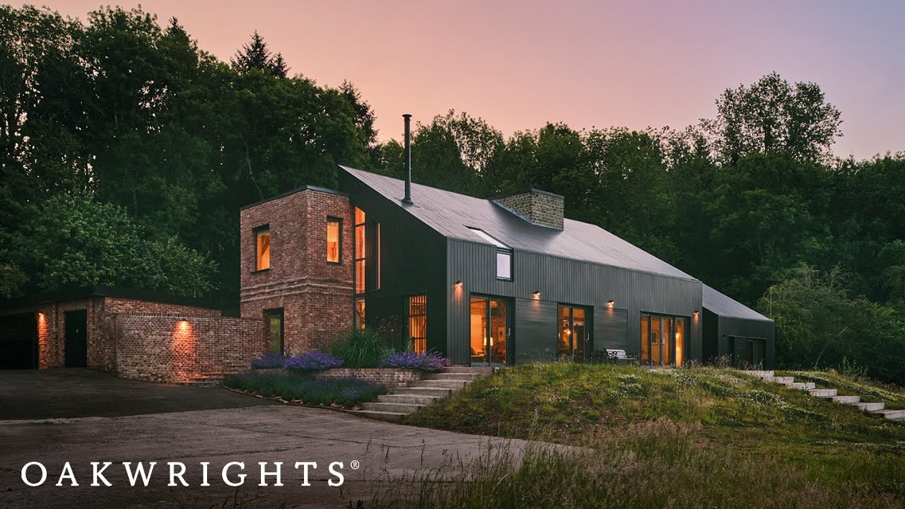 Visit this contemporary oak frame barn I Using oak to make the most of a rural location