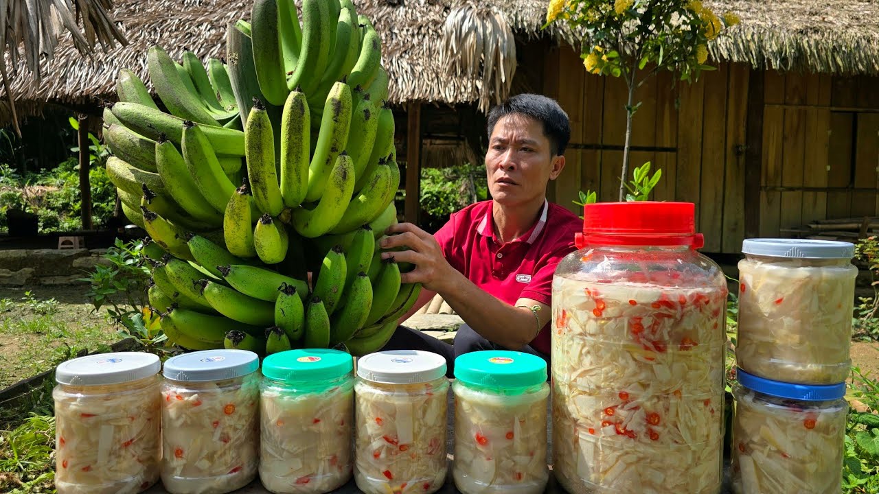 Selling Pickled Bamboo & Bananas at the Market – Building a Self-Sufficient Life on the Farm