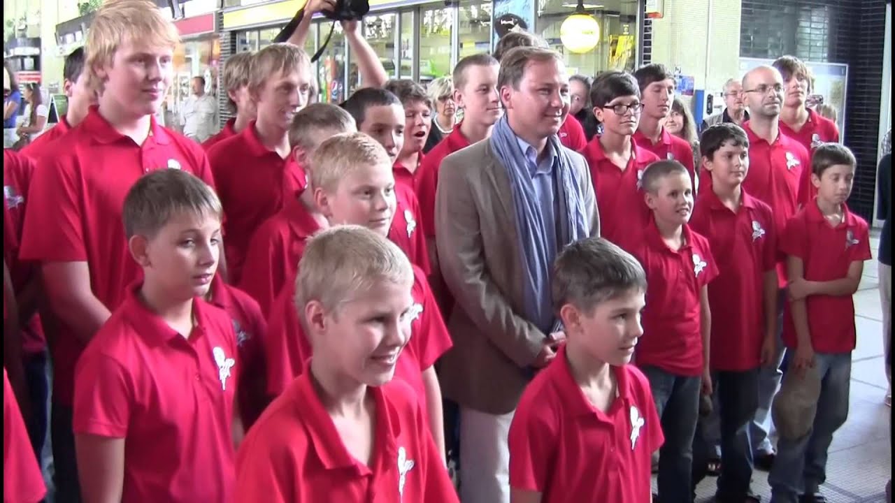 Slavnostní přivítání chlapecké skupiny BONIFANTES z koncertování v Thajsku