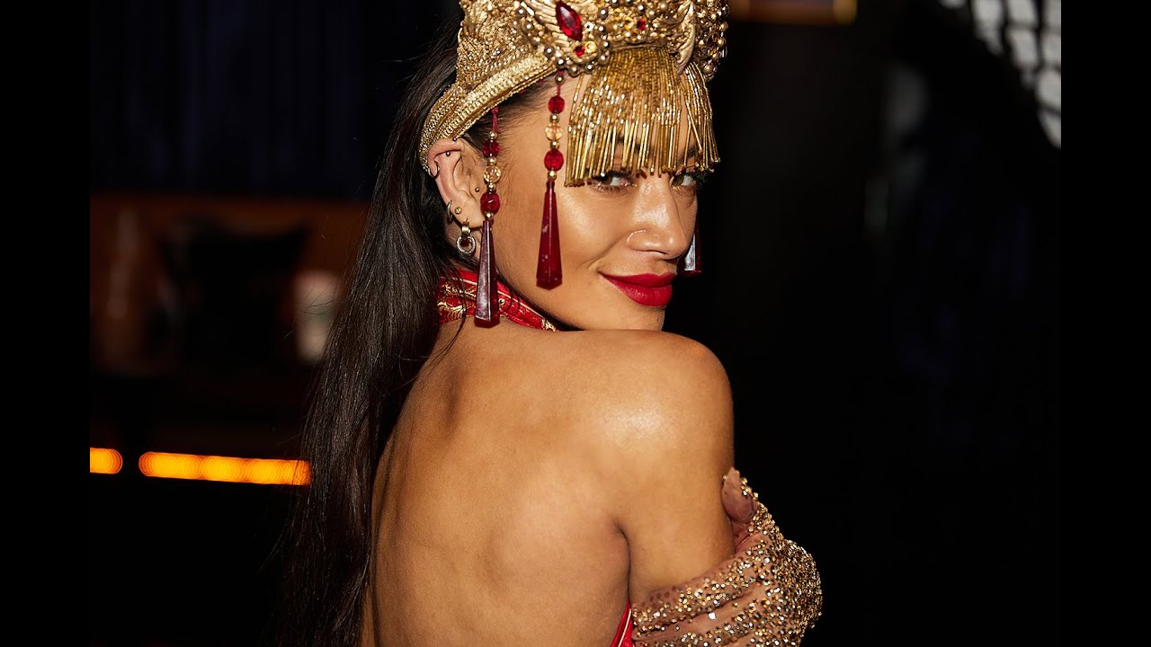 🪞 Cabaret & Burlesque Photoshoot BTS | Model in Chinese-Inspired Outfit | Behind the Scenes Video