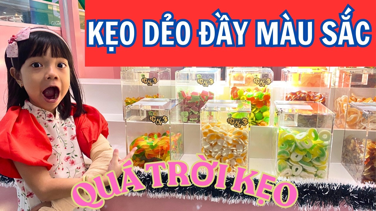 Bé Mua Bánh Kẹo ở Siêu Thị GiGaMall