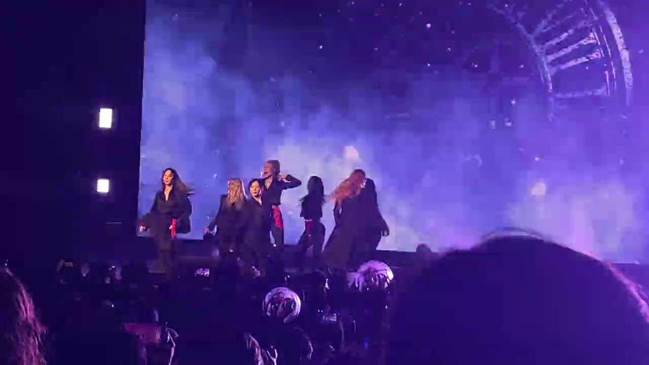 Dreamcatcher (드림캐쳐) - Intro + Chase Me | 230304 | NYC