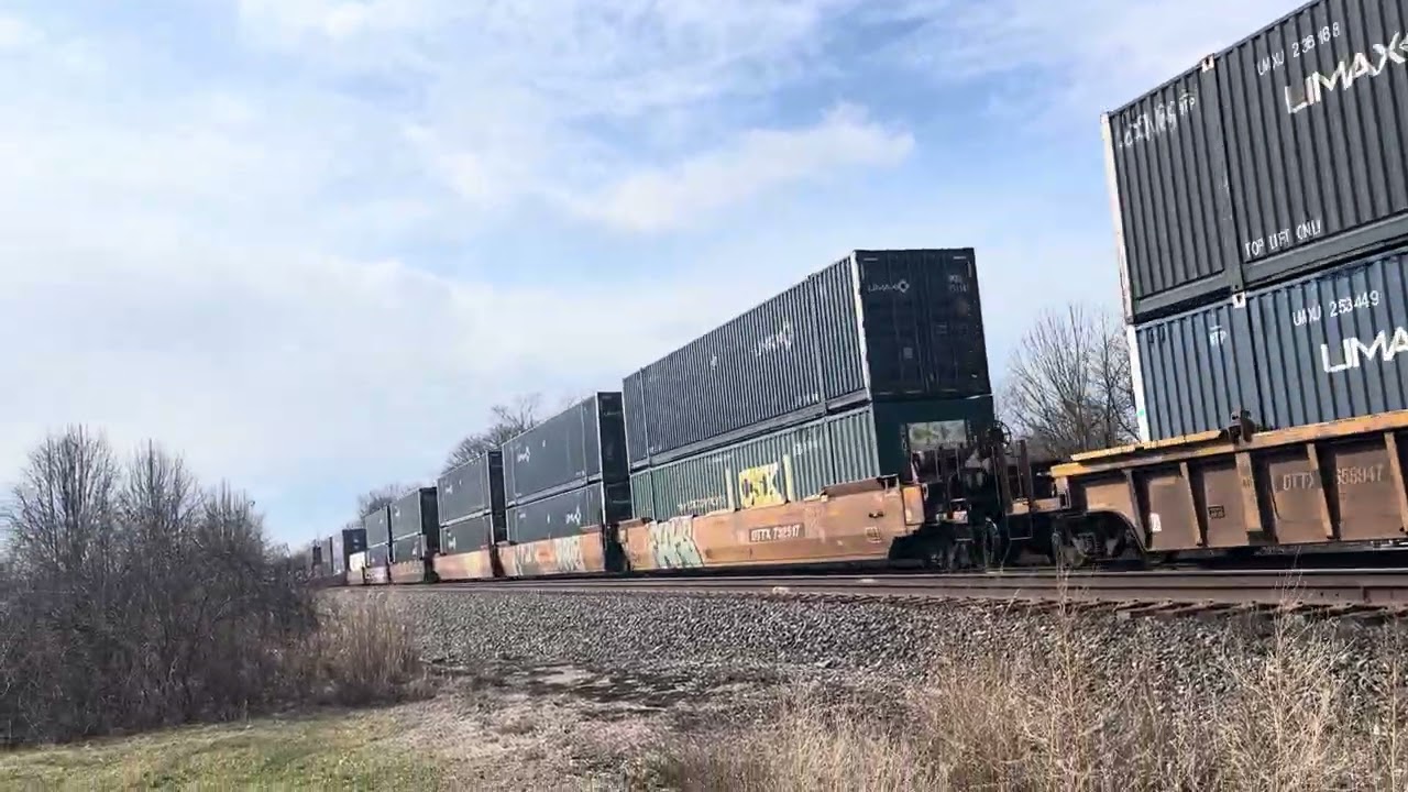 CSX I132 with CSX 911 first responders unit leading in McCordsville Indiana 