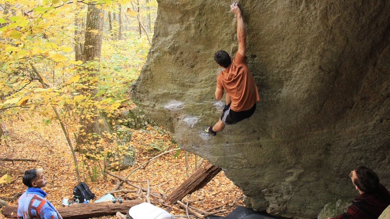 Gunks Bouldering - Ring of Fire V10- (Puntr)