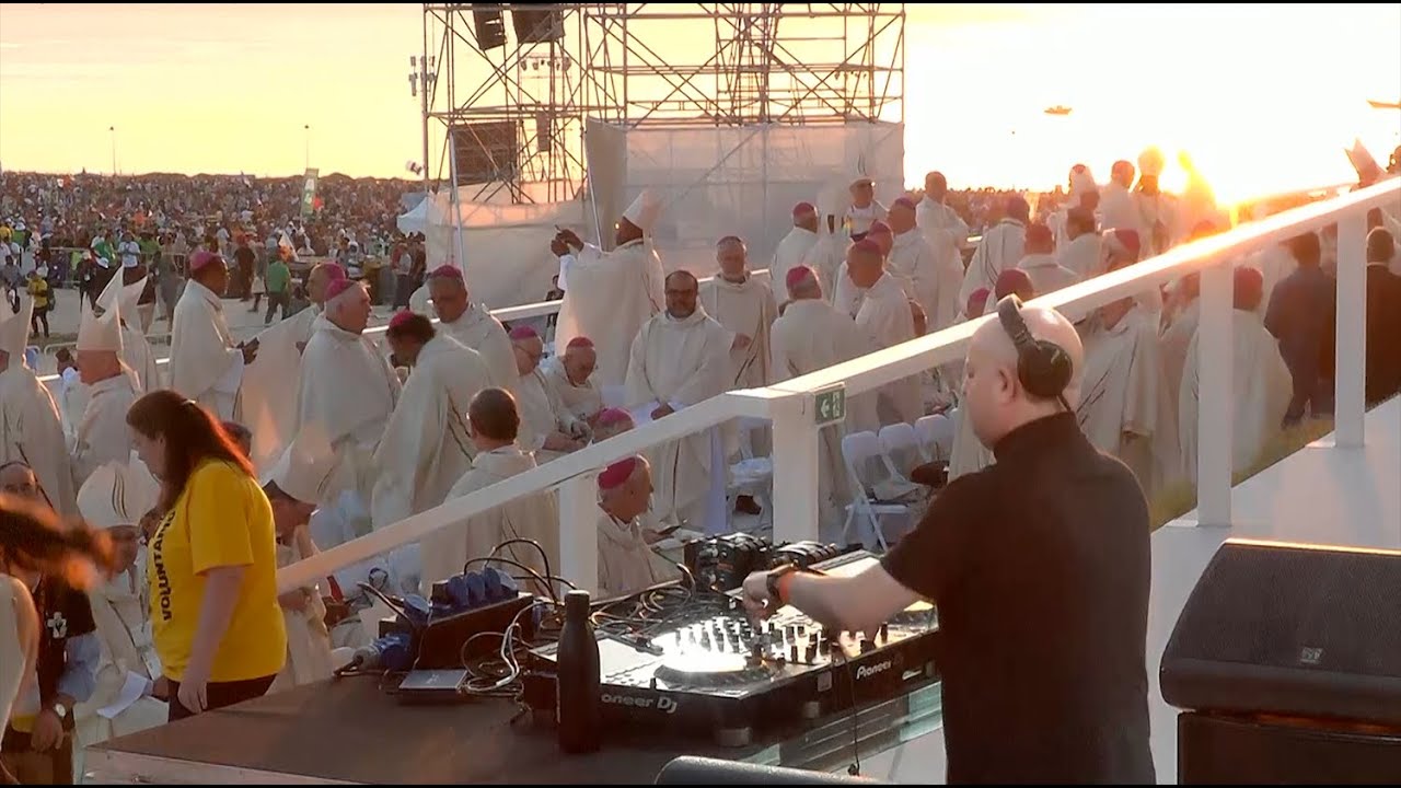 Música eletrónica e Papa: o mix do Padre DJ que acordou o Parque Tejo