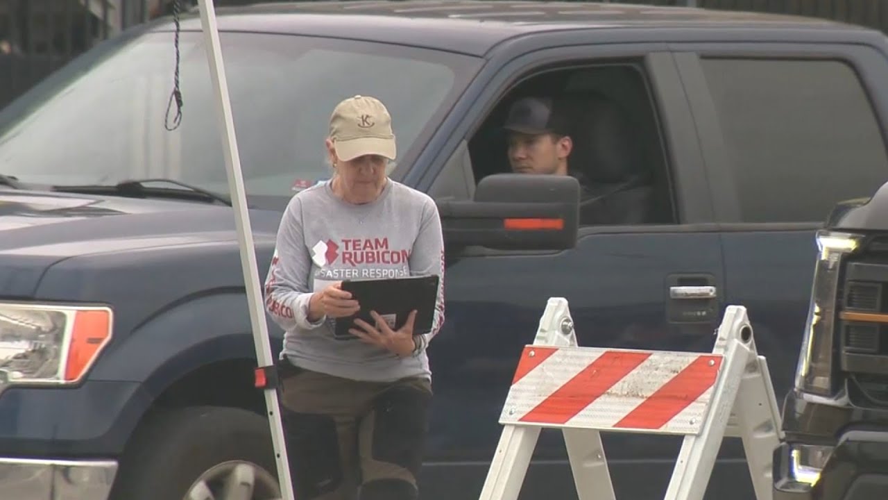 Volunteers line up in Kerrville to help with flood recovery
