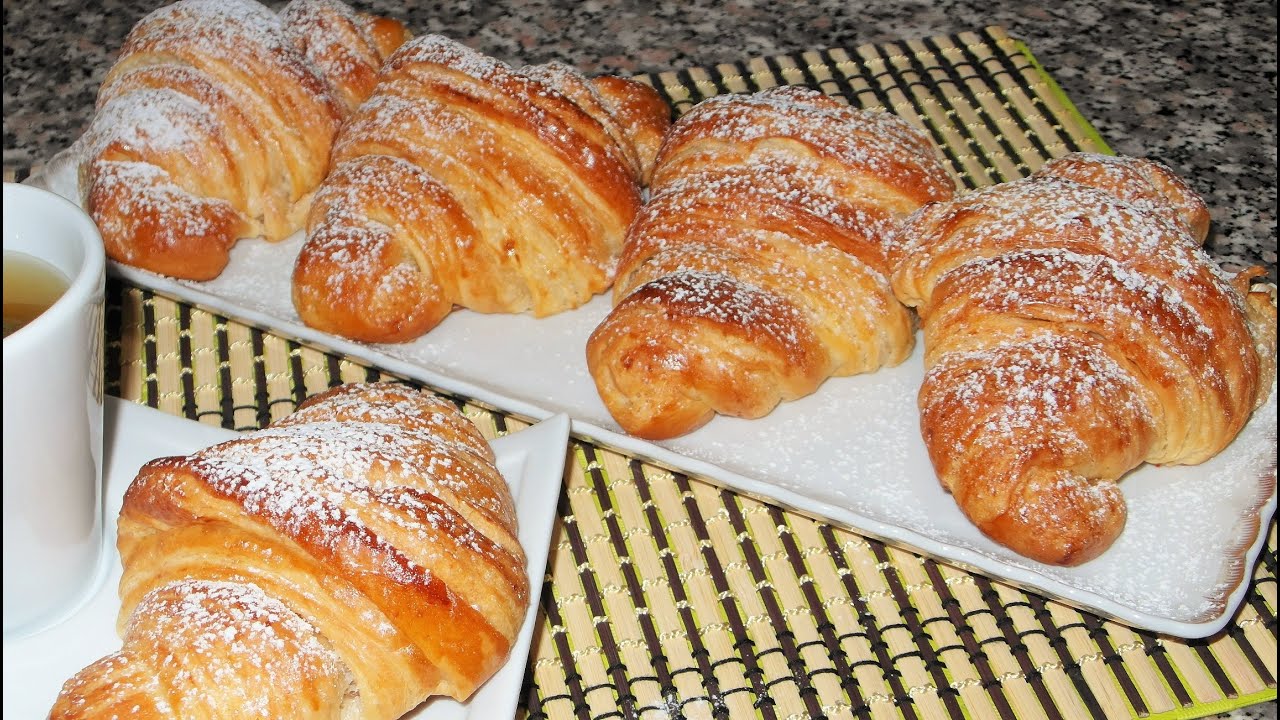 CORNETTI SFOGLIATI fatti in casa come quelli del bar! (Croissant Sfogliati) - GiAlQuadrato