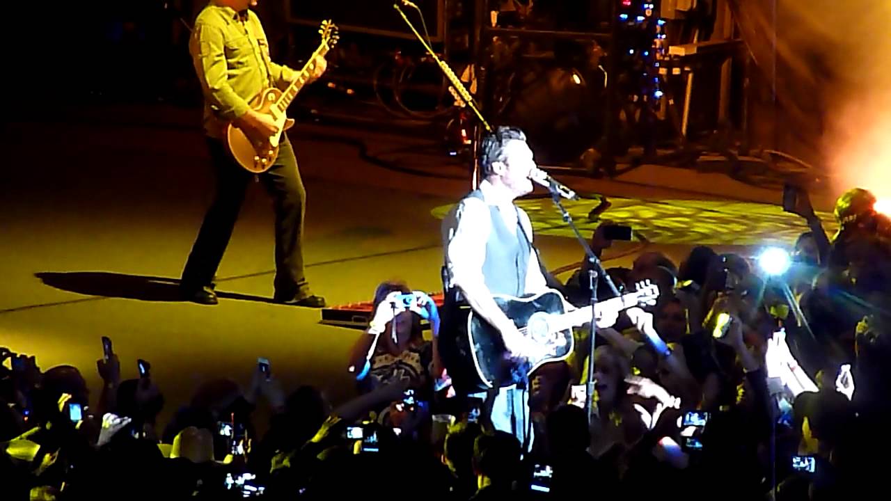 Blake Sheton & Miranda Lambert @ Shoreline Ampitheatre performing 