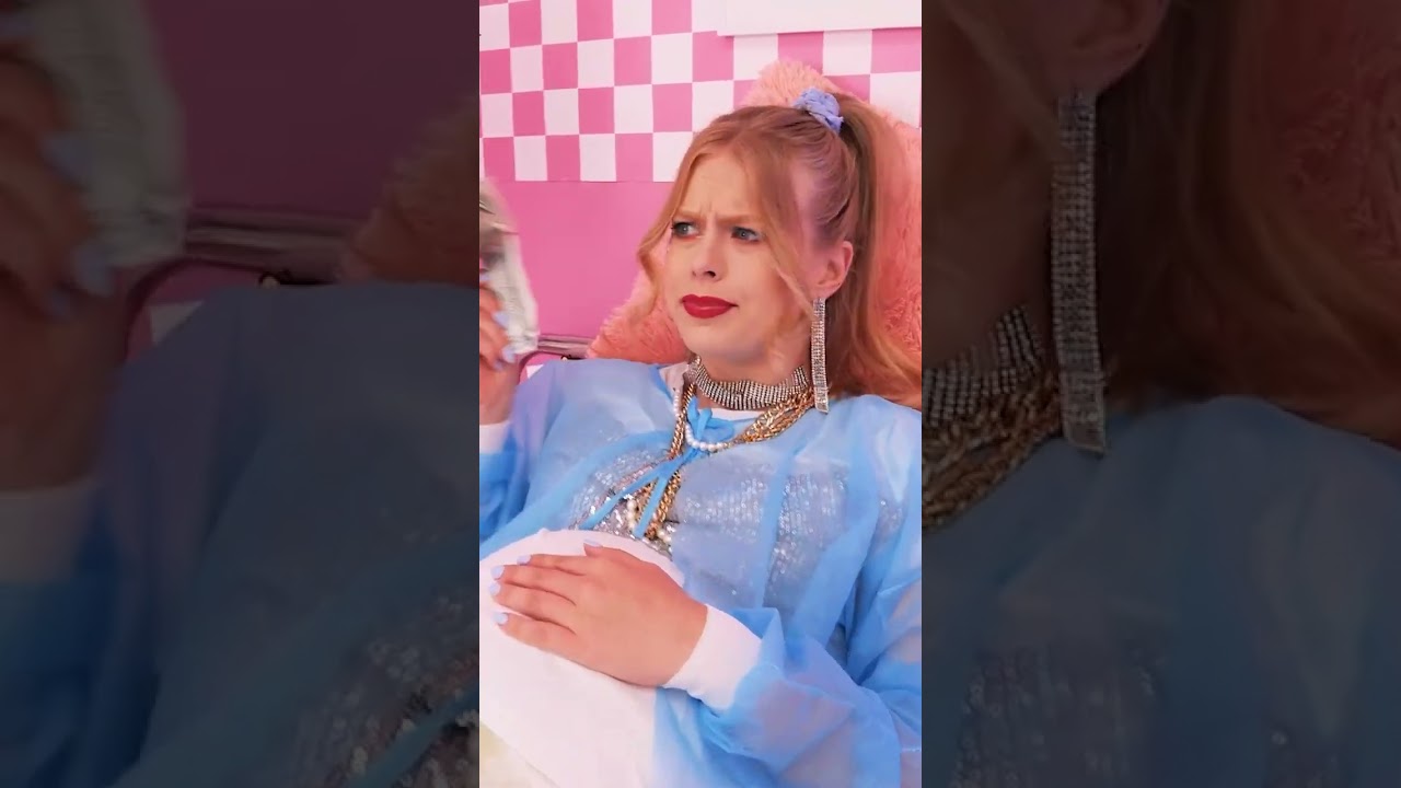 Grávida rica e grávida pobre tentando acalmar bebês com música #shorts