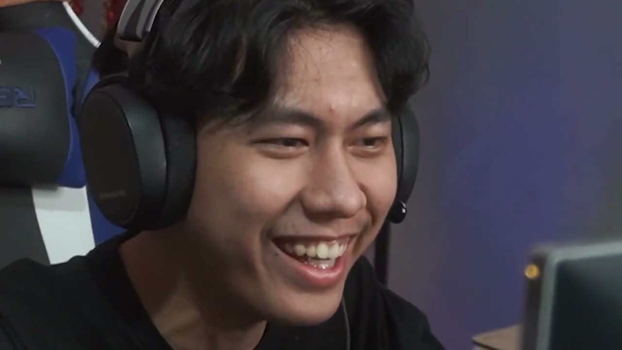 Wajib Pakai Headset!!