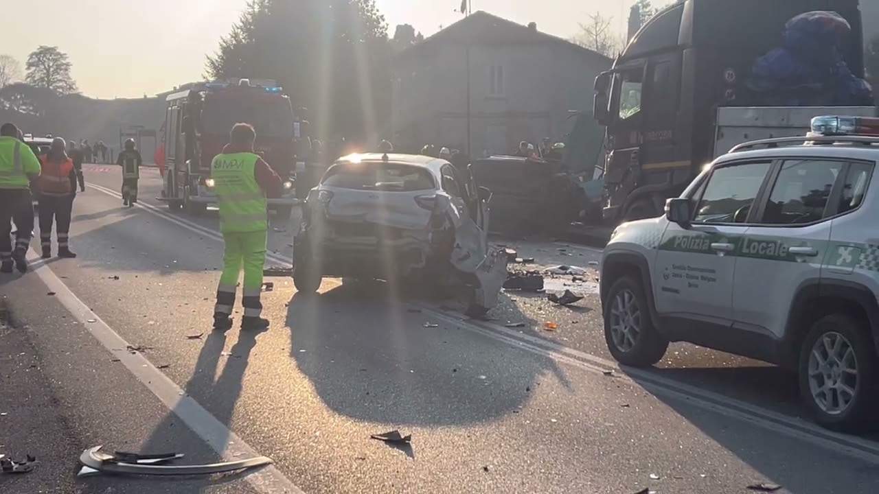 Incidente in via Nazionale a Calco 