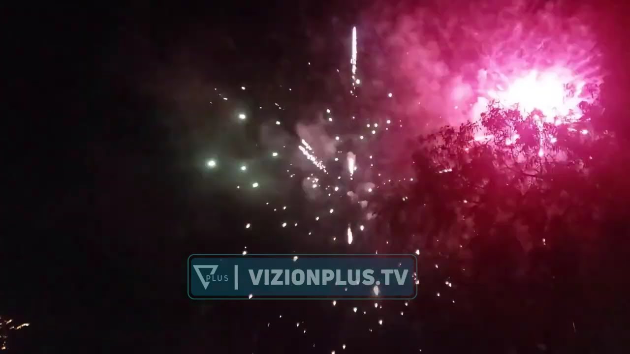 Berati ndri&ccedil;ohet nga dritat e fishekzjarreve - Vizion Plus