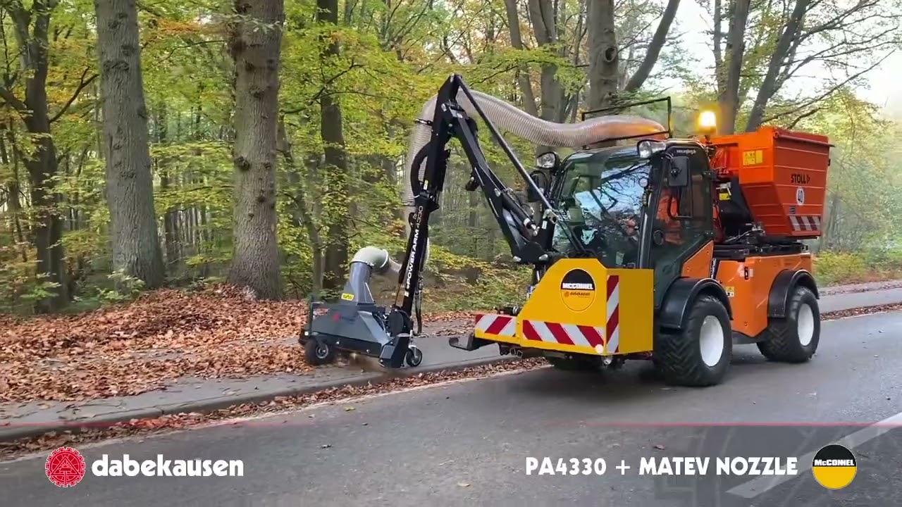 Geräteträger Multihog CX im Sommereinsatz. Kehren. Reinigen. Mähen. Mulchen. Unkrautbekämpfung.