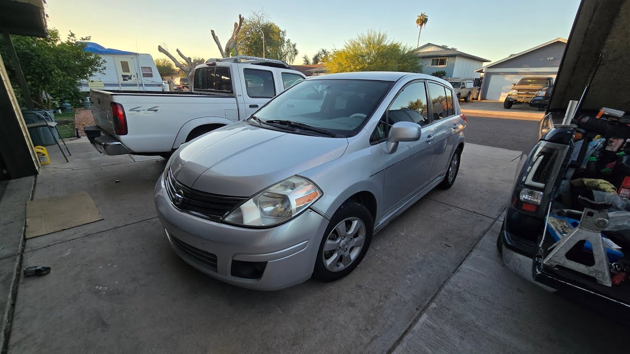 ²⁰⁰⁸ nissan versa 1.8 no abre la puerta derecha enfrente dor lock actuator dañado