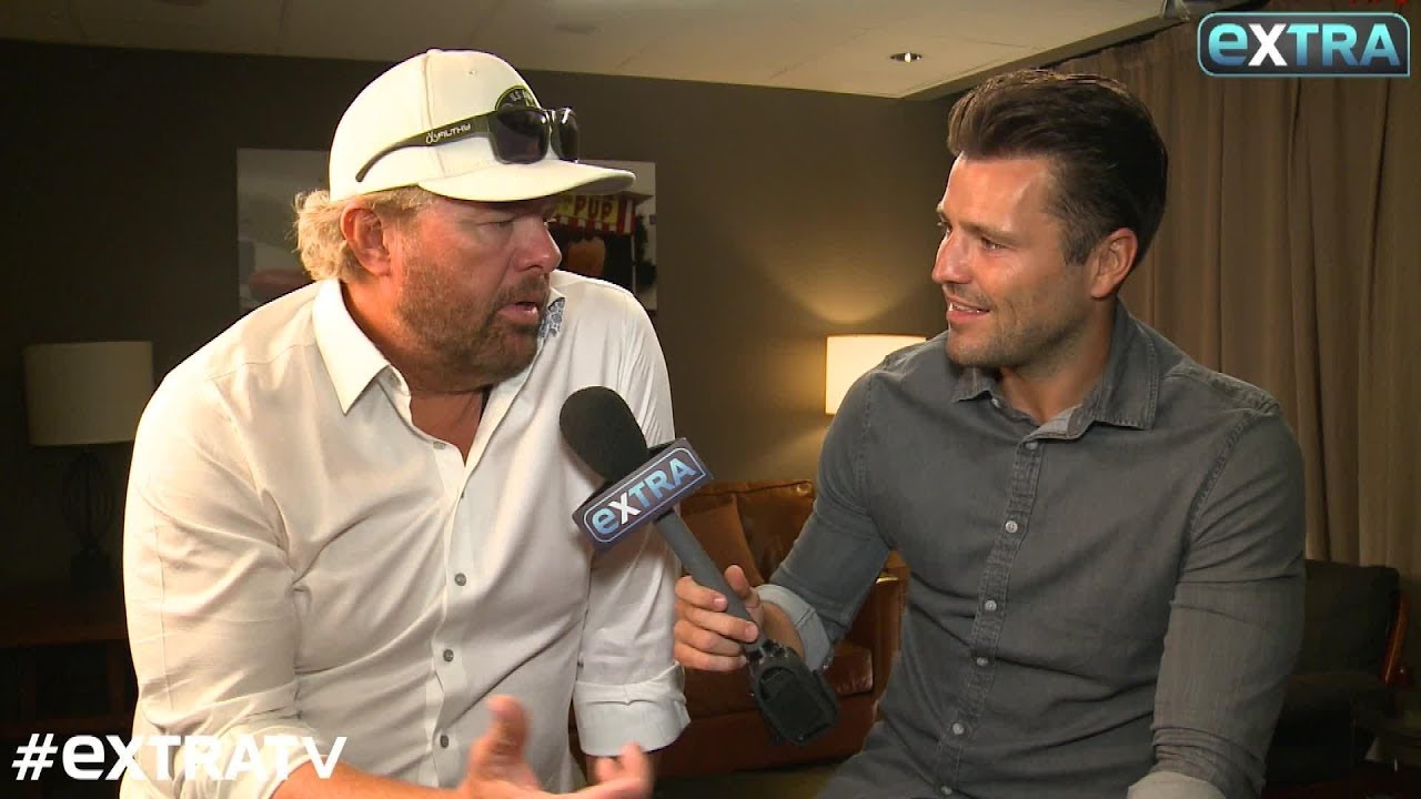 Toby Keith’s Must-Haves on Tour, Plus: His Craziest Fan Encounters