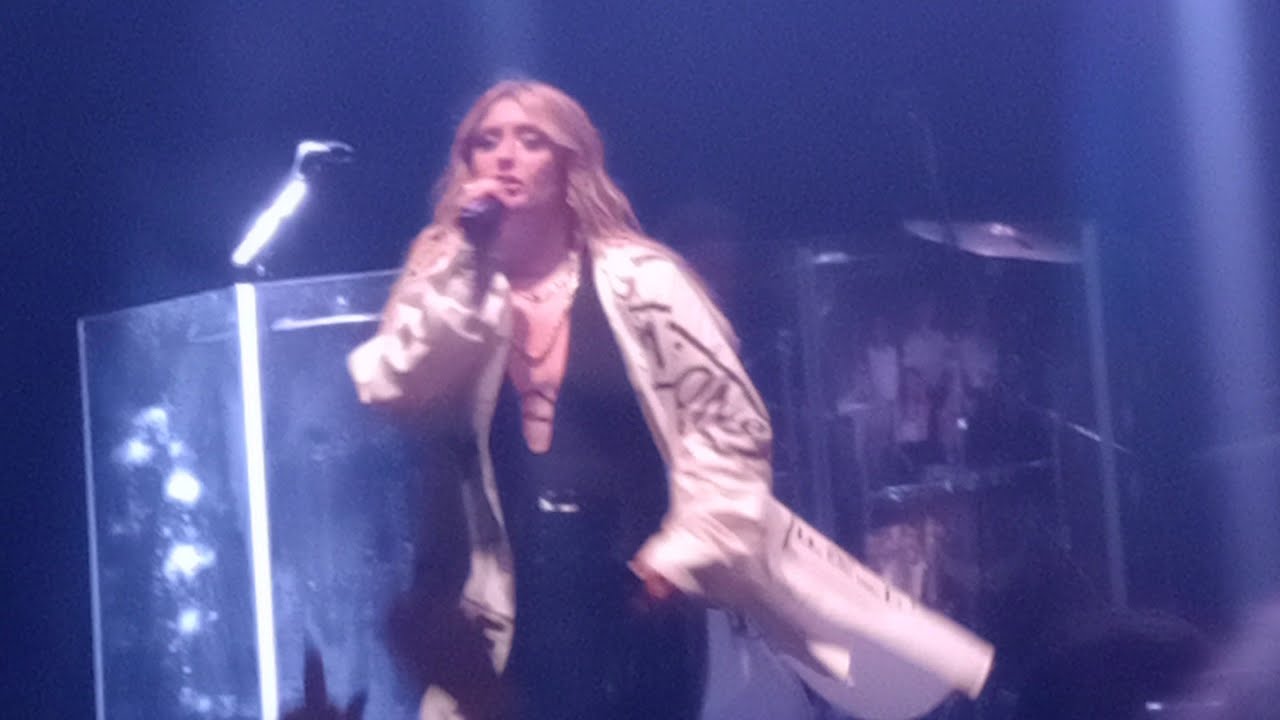 Ella Henderson - Crazy What Love Can Do - Live in Birmingham 20th October 2022