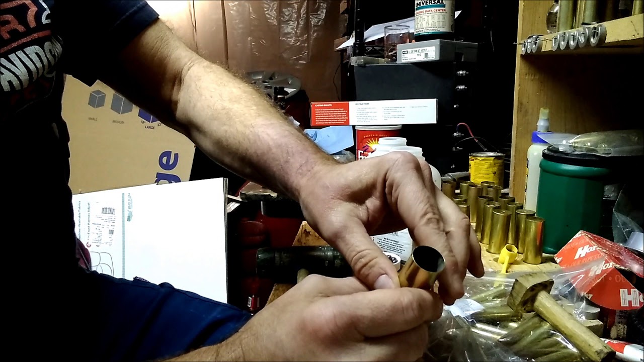Loading 12ga Brass Buckshot Loads HS-6 shotgun
