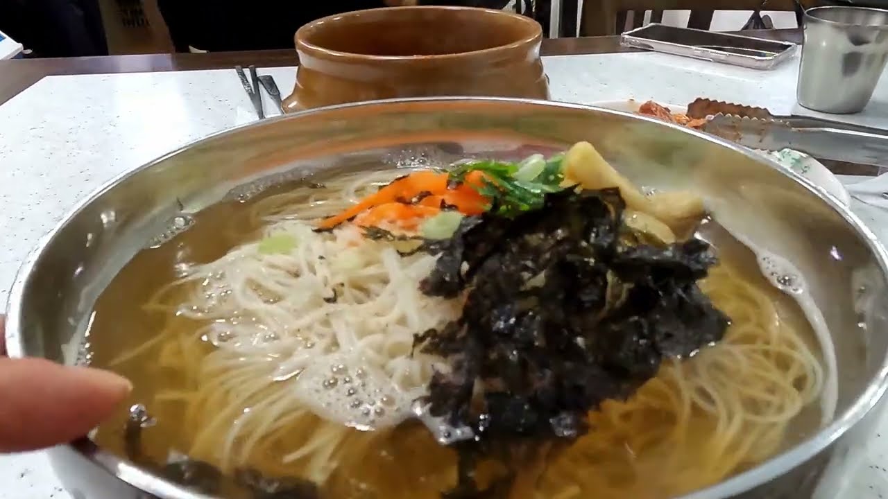 천안 중앙시장에서 원조칼국수 한그릇 뚝딱 먹어 보기, 난 잔치국수! [feat. 아내와 나들이 | 국내여행]