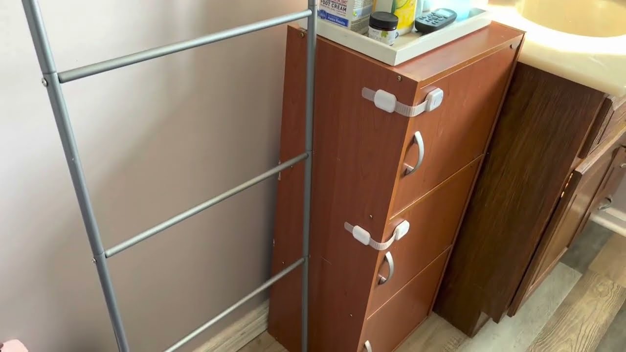 Blanket Ladder Decorative Towel Rack Holder for Bathroom, Wall Leaning Metal Drying Quilt Stand