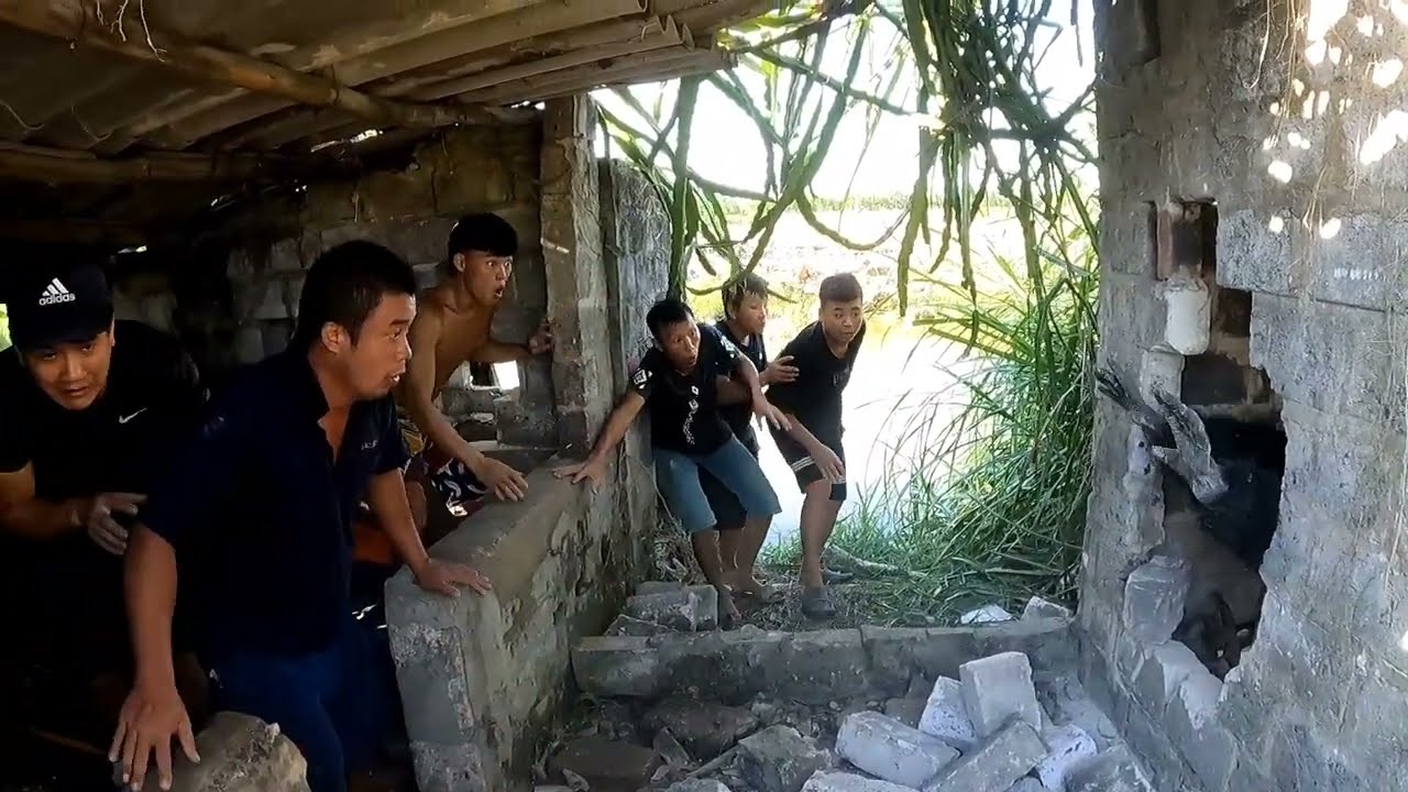 Team of brave hunters fight King Kong monsters and fierce crocodiles