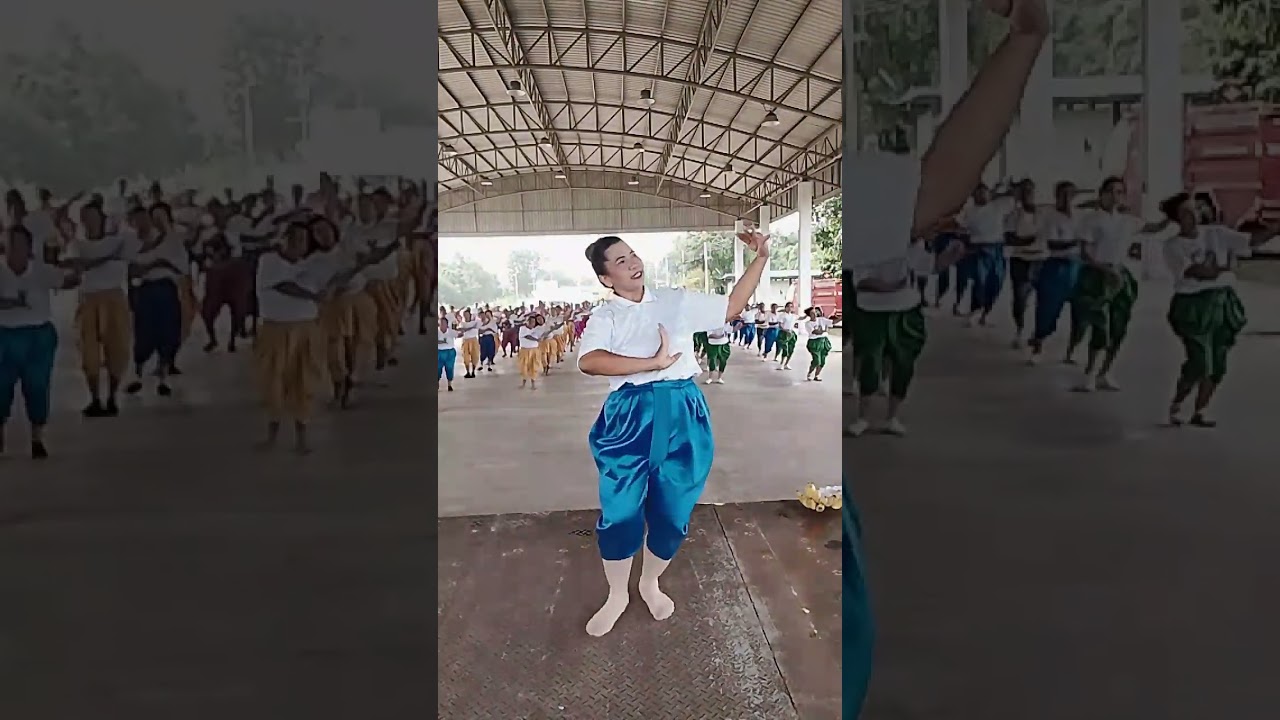 ซ้อมรำถวายบวงสรวงโดยการสอนของคุณครูโรสครูปริยากร ภูเราสิงห์ 
