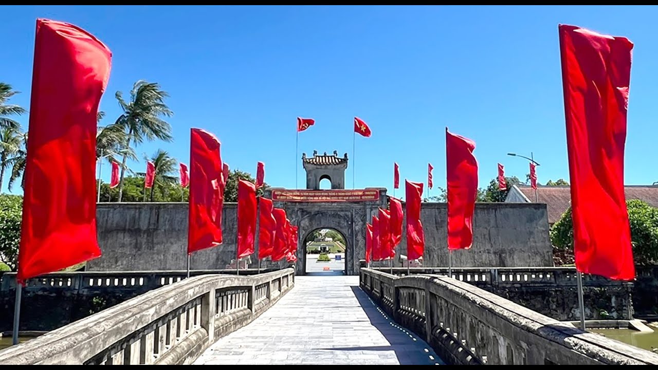 Mưa Đỏ Trên Thành Cổ