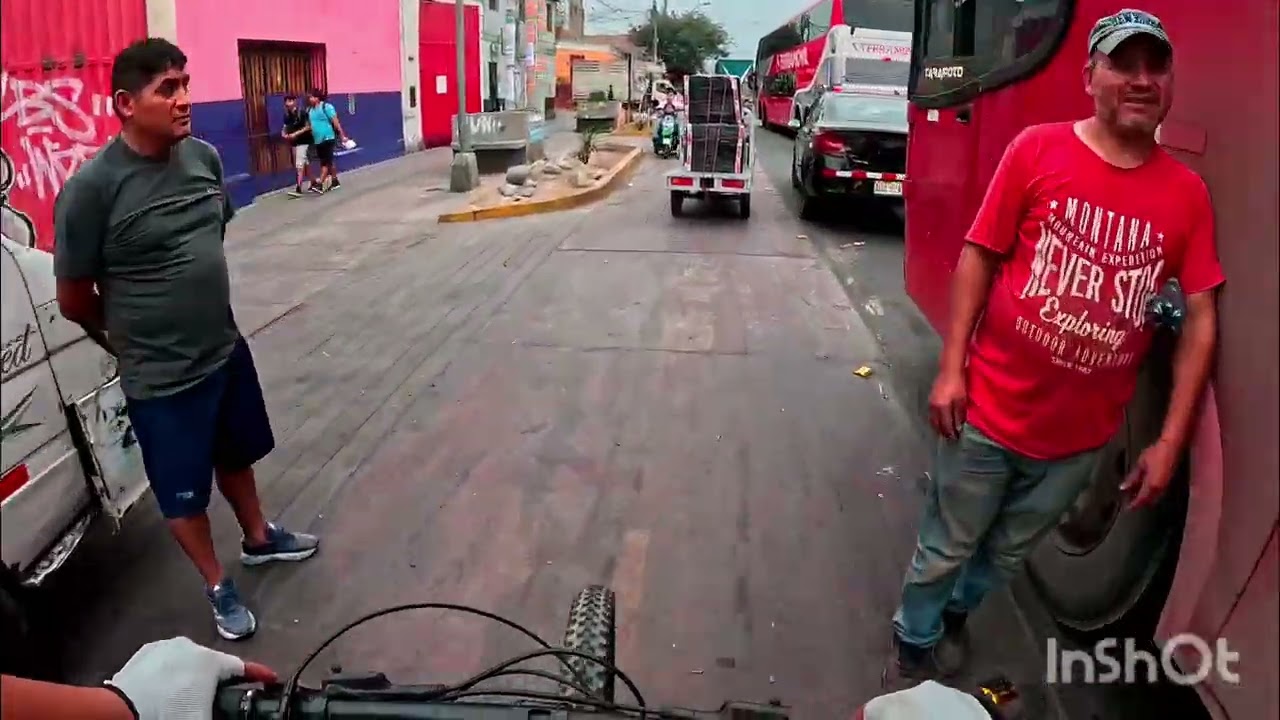 Por las ciclovías de Lima, Bauzate y Meza en la victoria. 