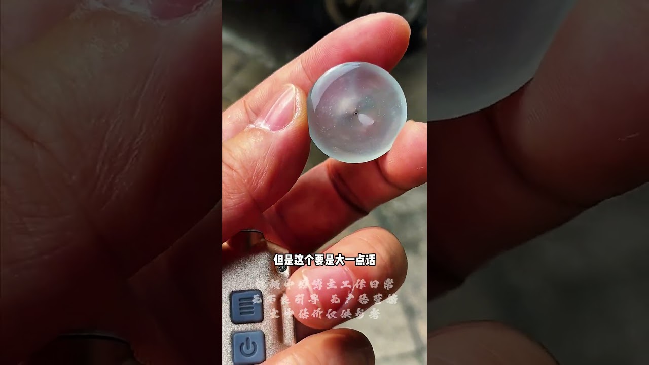你们说是她老婆好还是我好？ #玉石 #翡翠 #珠宝首饰 #翡翠挂件 #翡翠吊坠 #首饰 #珠宝