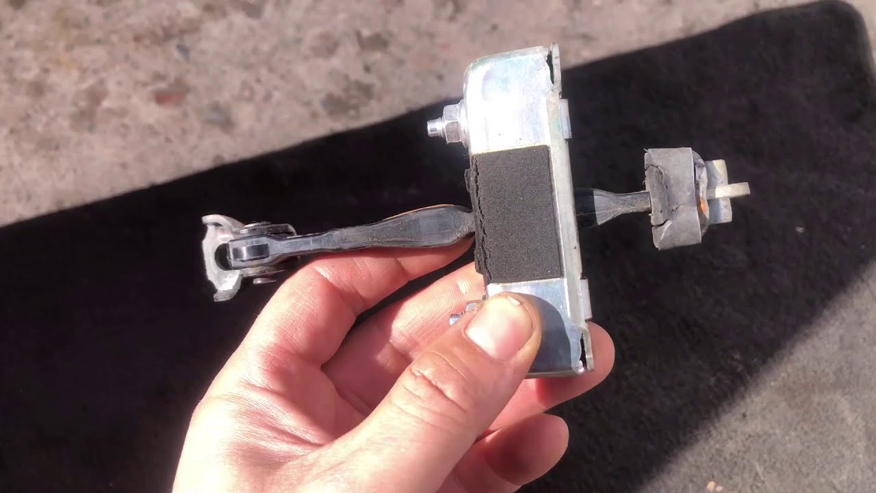How to replace the door hinge check arm of your Scion tC 05 to 2010. Video tutorial.