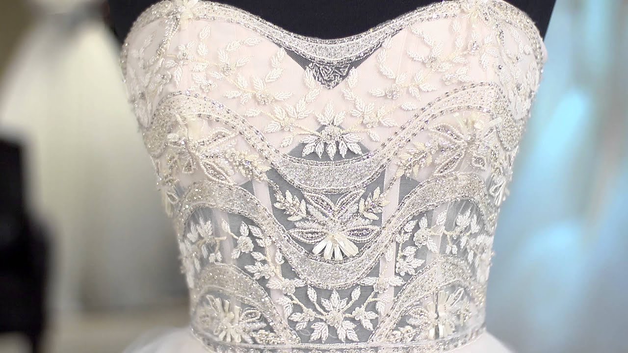 Tips on Choosing Hawaiian Beach Wedding Dresses : Wedding Dress Advice