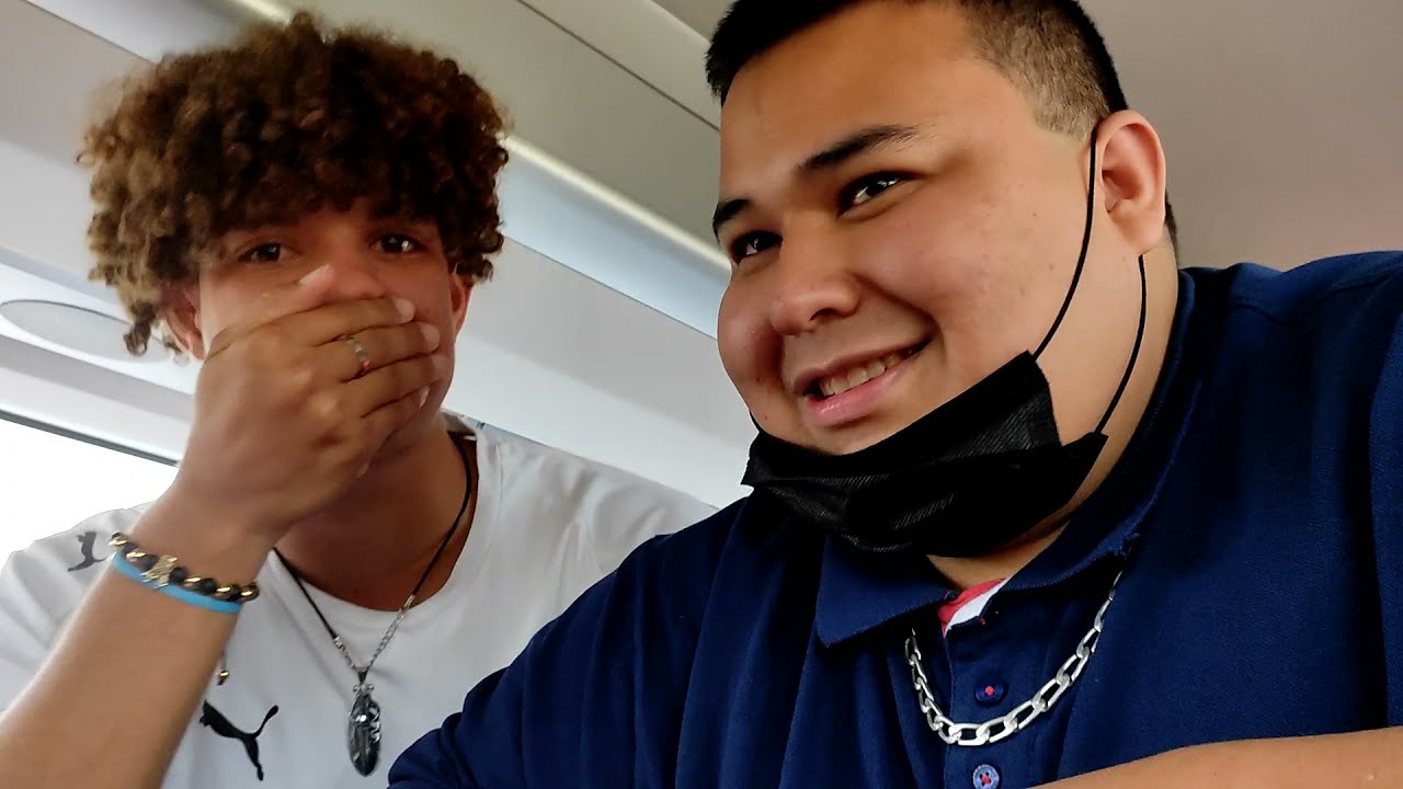 ESTO PASA SI ENCIERRAS A 10 FREESTYLERS EN UN AUTOBÚS