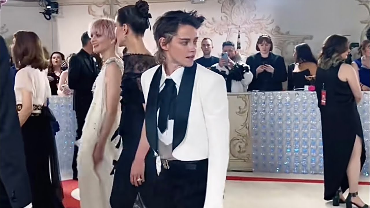 Kristen Stewart at the Met Gala 2023 - sm/fan videos