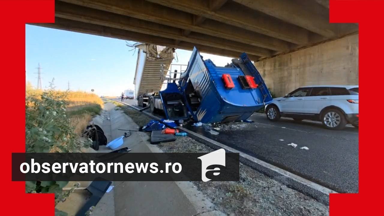 Accident teribil în Constanţa. Un şofer de camion, în stare gravă după ce bena i s-a ridicat în mers