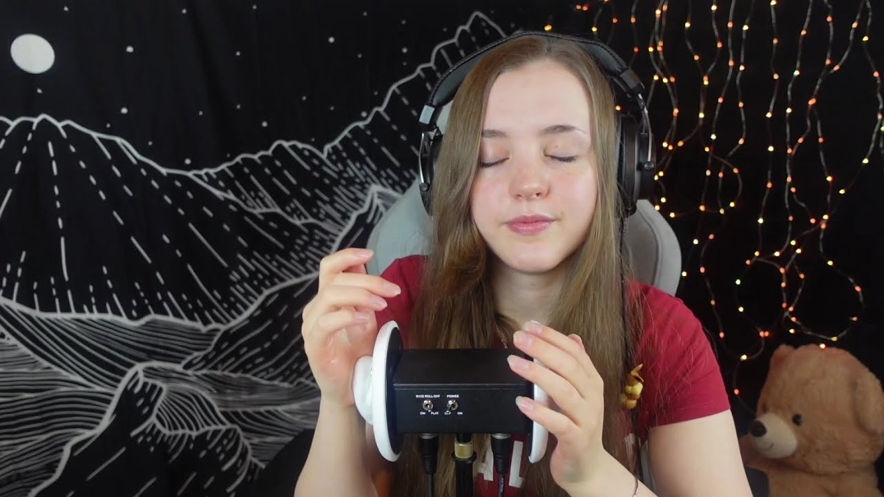 ASMR - Ear massage, Spraying sounds and Hair brush scratching