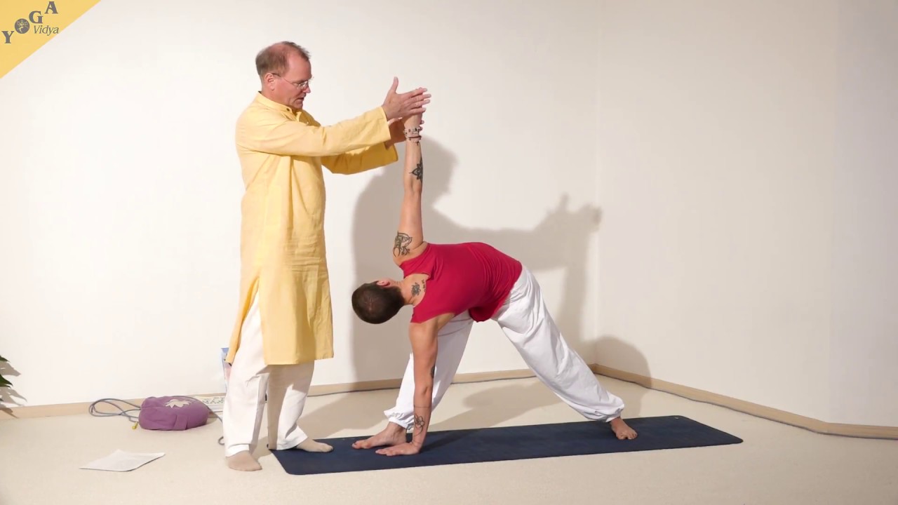 Gedrehtes Dreieck - Yoga Asana Lexikon