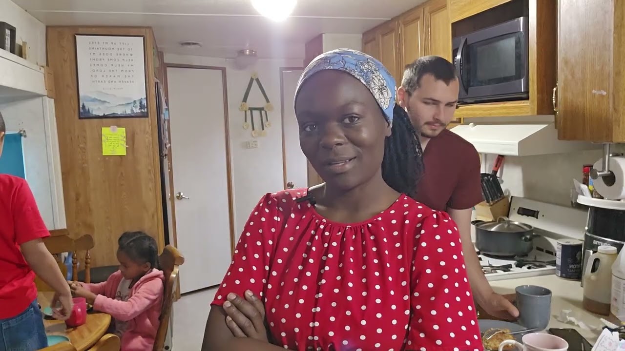 “Leo Baba Jimmy hajaenda kazini, yuko nyumbani kunisumbua 😁.”