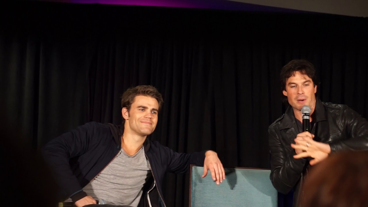 Ian and Paul discussing a funny scene in the Camaro on the set of The Vampire Diaries