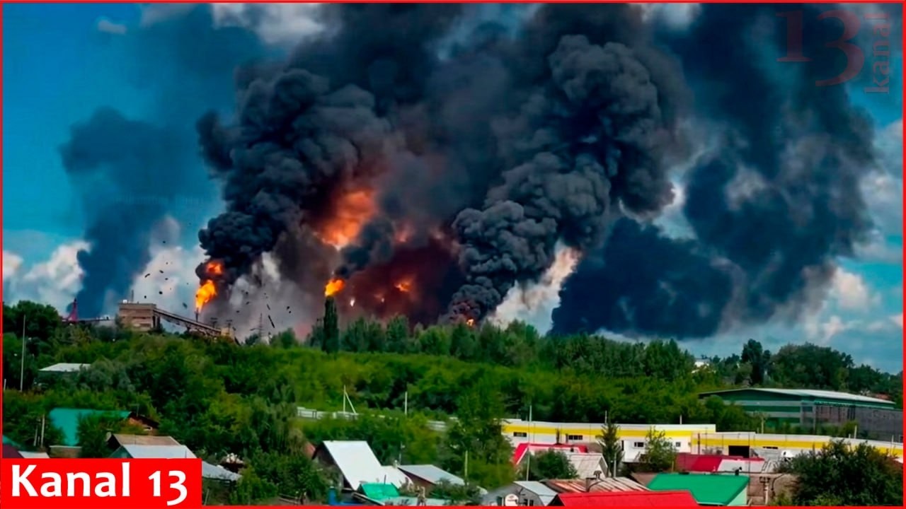 Беспилотники атаковали два крупных нефтеперерабатывающих завода в российской Уфе, в 1400 км от гр...