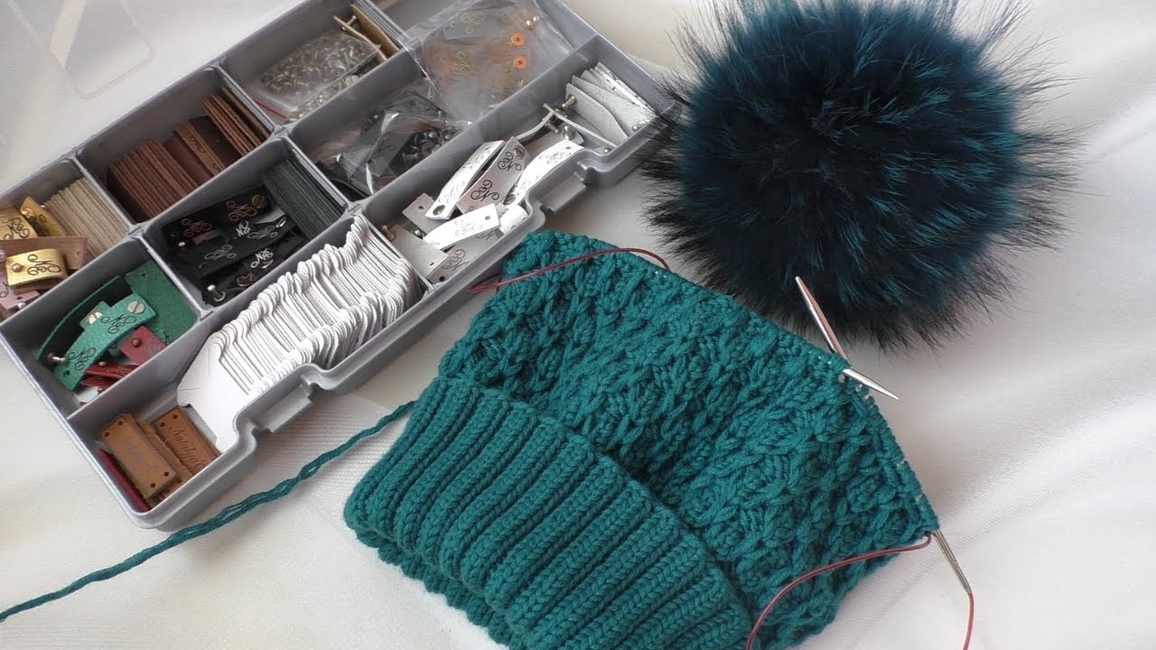 Пора вязать шапки. Кожаные бирки для шапок. Мой уголок для вышивки с новым станком.
