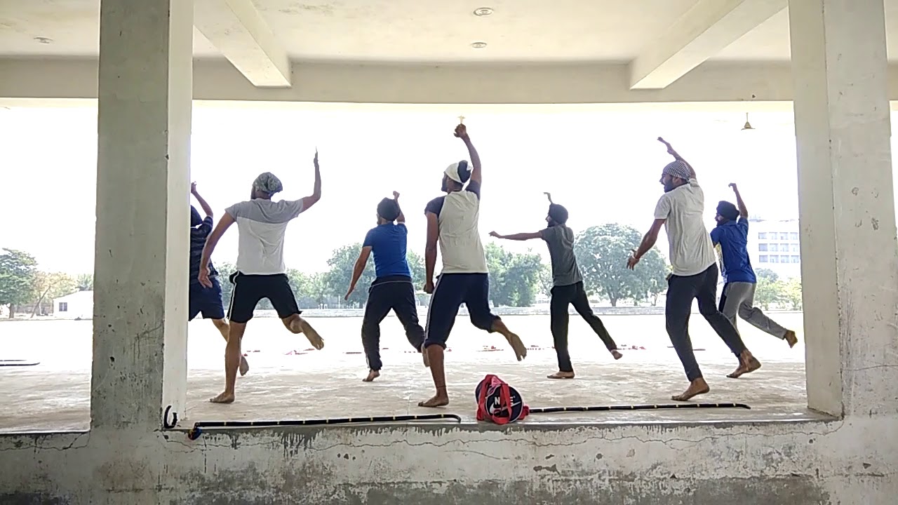 LYALLPUR KHALSA COLLEGE (BHANGRA TEAM)