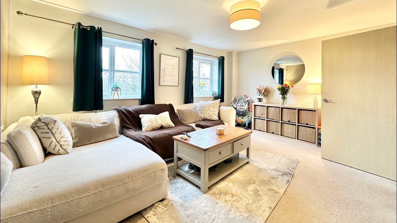 Lawnhurst Avenue. M23