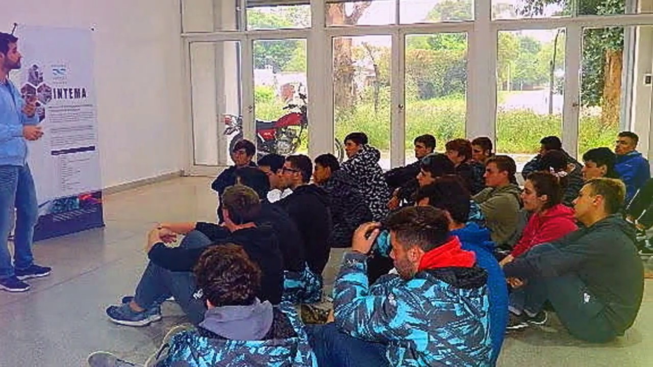 Visita del Instituto Industrial Pablo Tavelli al INTEMA